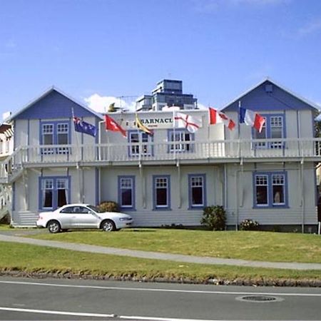 פאראפאראומו Barnacles Seaside Inn מראה חיצוני תמונה