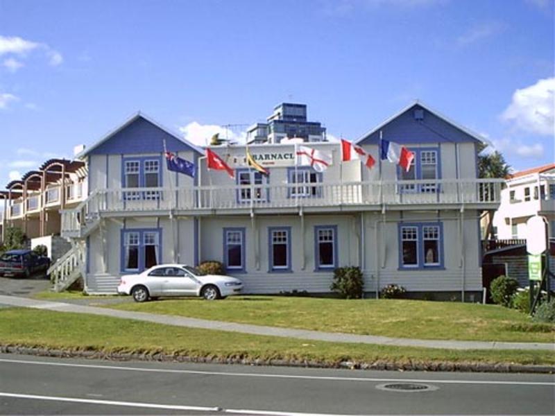 פאראפאראומו Barnacles Seaside Inn מראה חיצוני תמונה